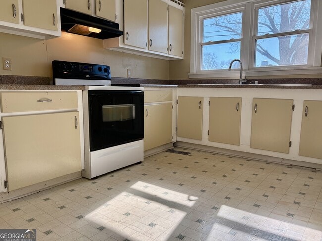 Building Photo - 408 Main St