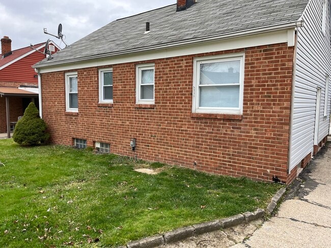 Building Photo - 673 Cedarbrook Dr