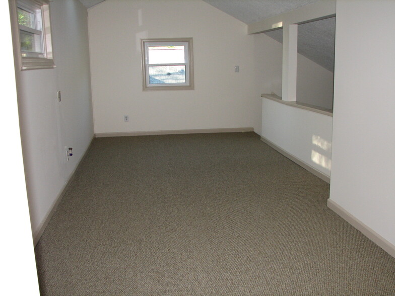 Loft master bedroom - 14 Smile Ave