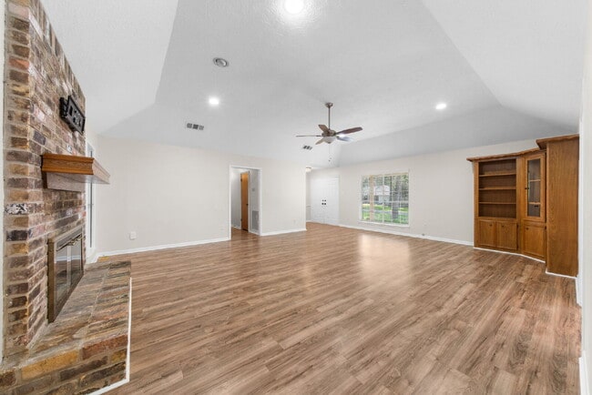 Building Photo - Experience the Golf Course Lifestyle in Panorama Village Enjoy the best of community living in th...