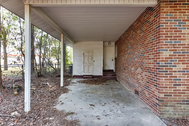 Building Photo - 1707 Buena Vista Cir SE