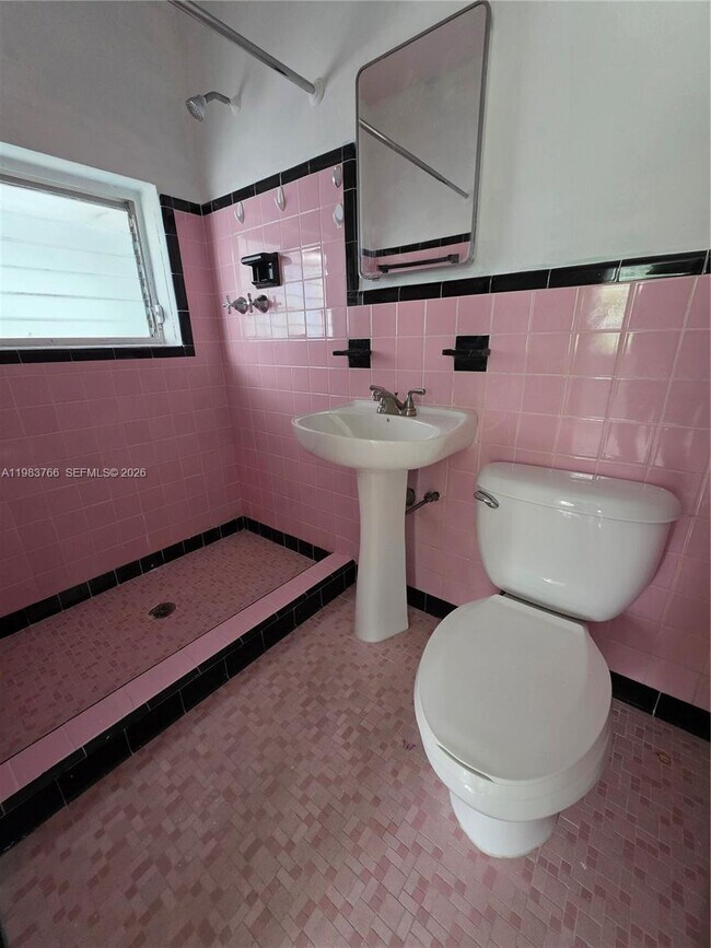 Building Photo - 1 Esplanade Dr