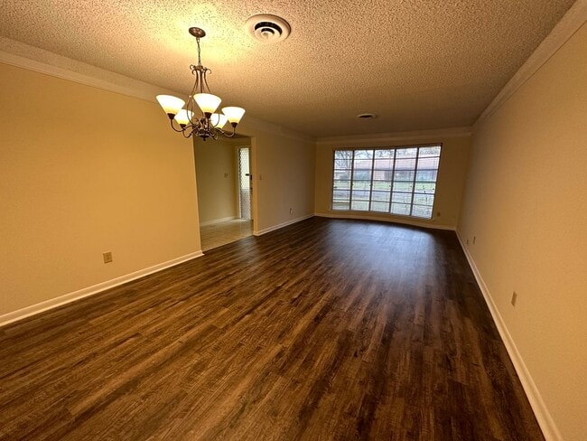 Building Photo - COMING SOON--Spacious 3 Bedroom 2 Bath Hom...