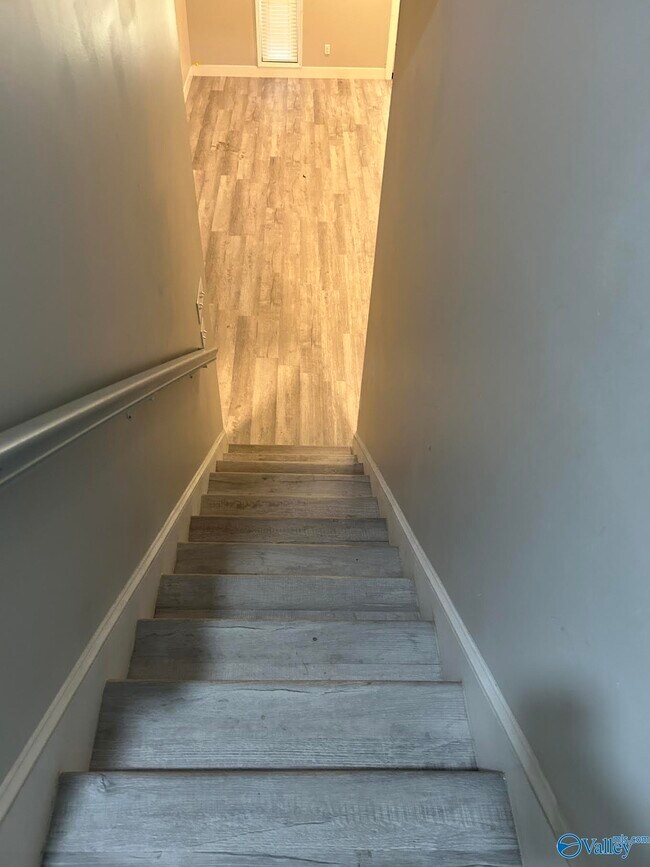 Building Photo - 2012 Fairway Hills Dr