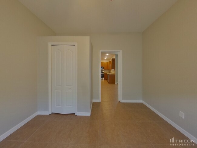 Building Photo - 617 del Pilar Dr