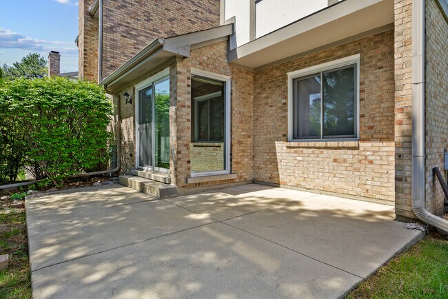 Building Photo - 1525 Columbia Ct