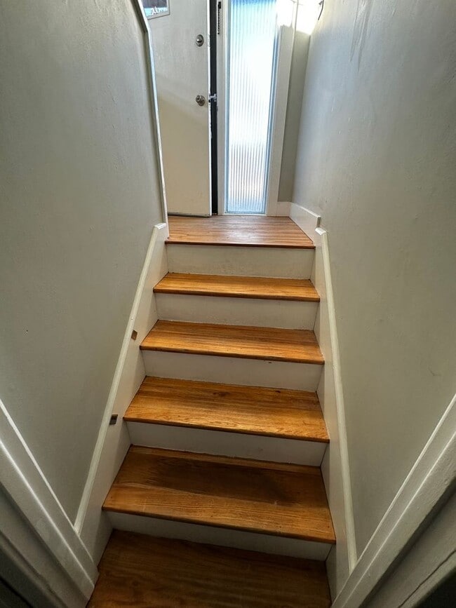 Building Photo - Recently Remodeled 3 Bed 2 Bath with Additional Finished Room