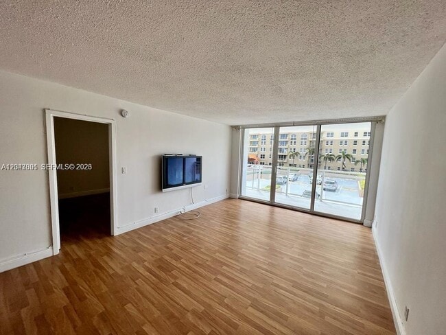 Building Photo - 2030 S Ocean Dr