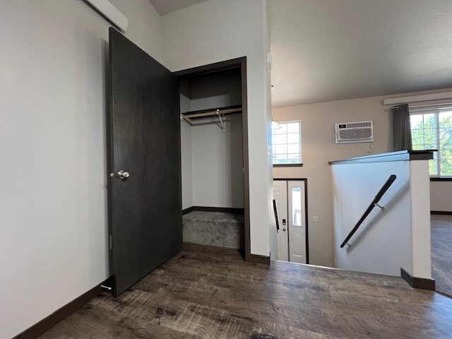 Building Photo - 4131 Parkview Dr