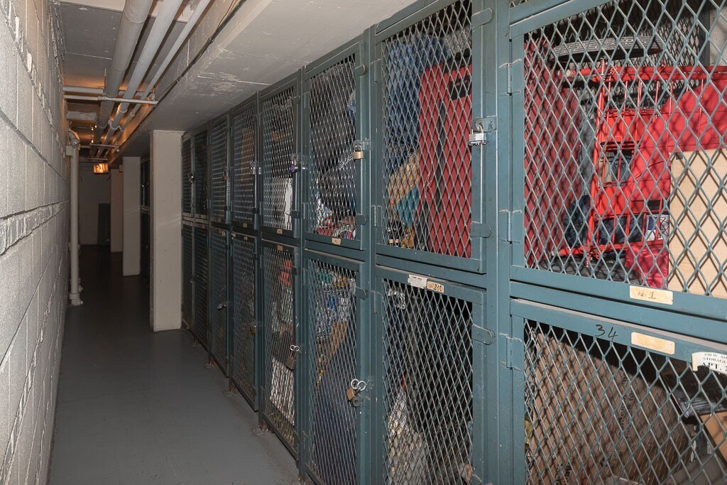 Building Photo - 535 W Aldine Ave