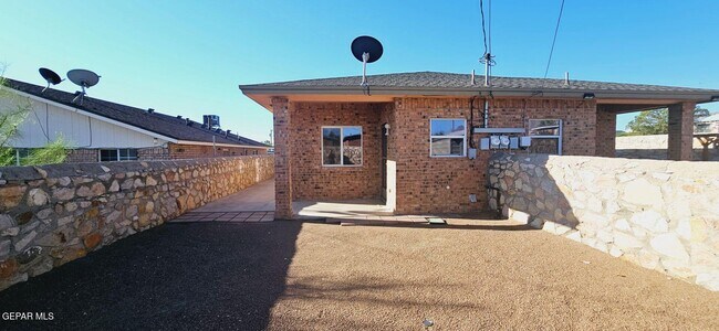 Building Photo - 3901 Van Buren Ave