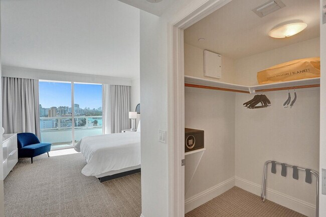 Building Photo - 4441 Collins Ave