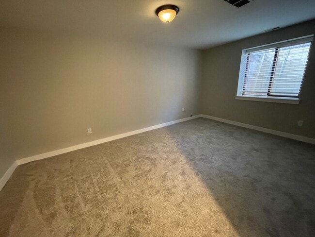 Building Photo - Gorgeous remodeled 4 Bedroom Home in D20!