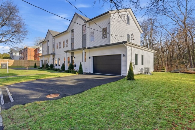 Building Photo - 82 Louise Rd