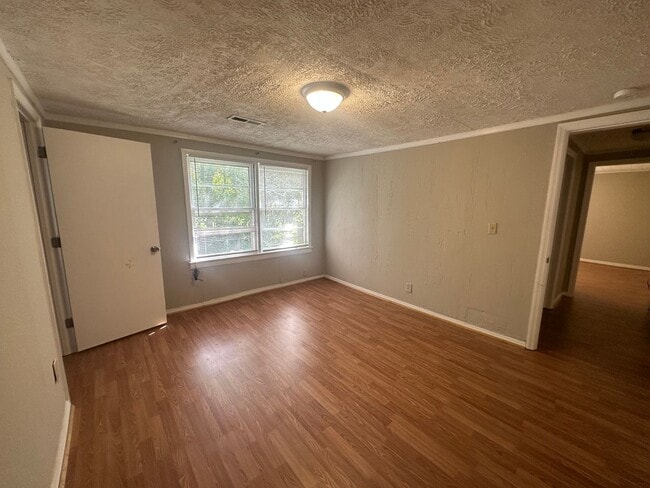 Building Photo - 4515 Skyline Dr