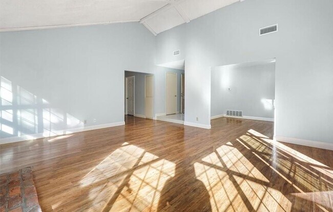 Building Photo - 24121 El Tiradore Cir