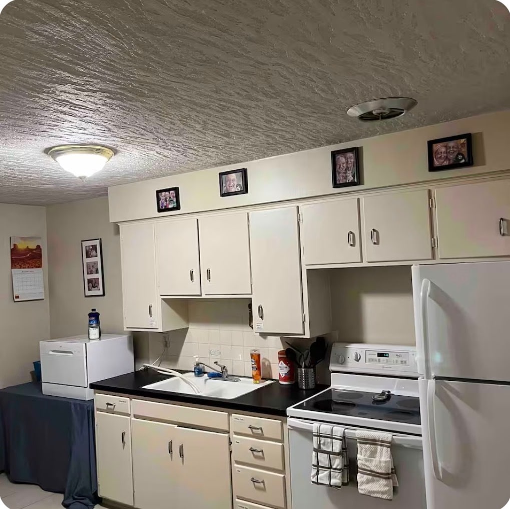 Building Photo - 1070 E 21st St