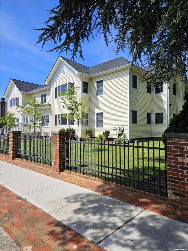 Building Photo - 93 Hempstead Ave