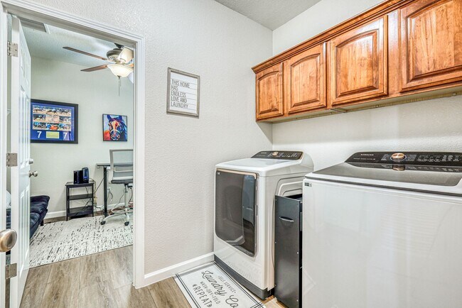 Building Photo - Beautiful Westside home FURNISHED with 4 b...
