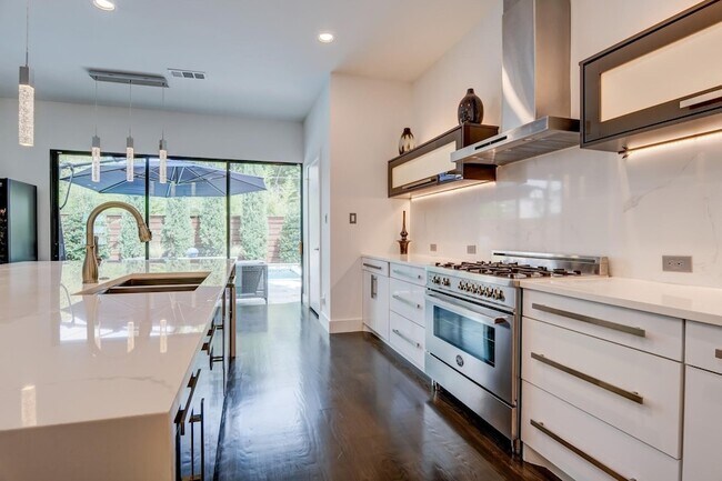 Building Photo - 5017 Milam St