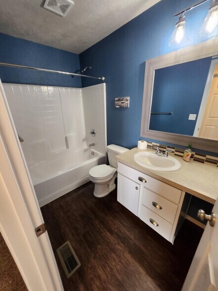 Building Photo - 843 Bighorn Dr