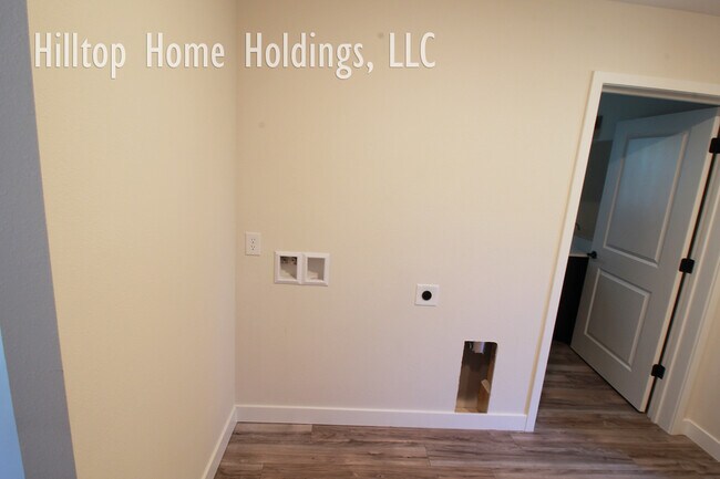 Building Photo - 55 Hilltop Rd