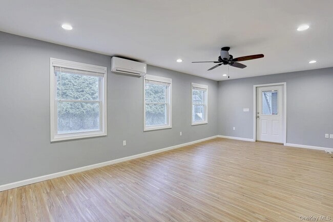 Building Photo - 6 Hemlock Ln