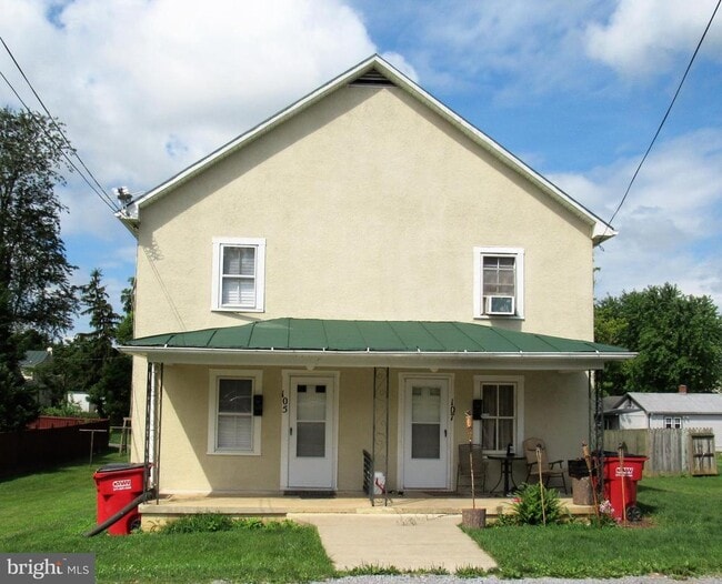 Building Photo - 105 S George St.