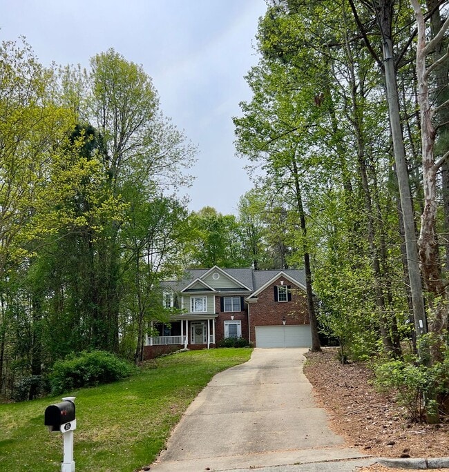 Building Photo - Stunning 5 bedroom 3 bath Carrboro Home with Fenced Yard and Hot Tub!