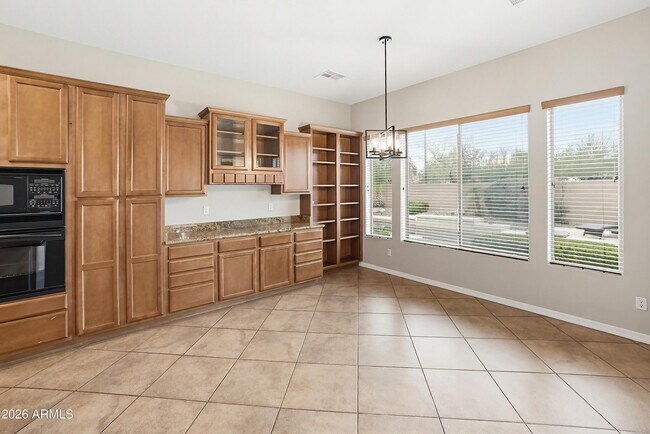 Building Photo - 1735 W Aloe Vera Dr