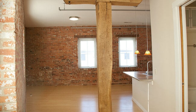 Building Photo - 56 W Gay St