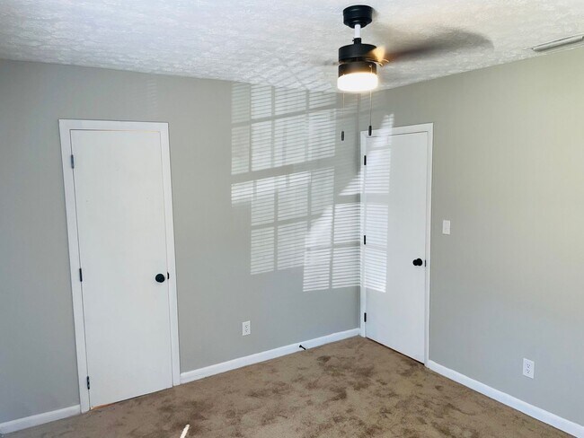 Building Photo - Duplex near Lake Jackson