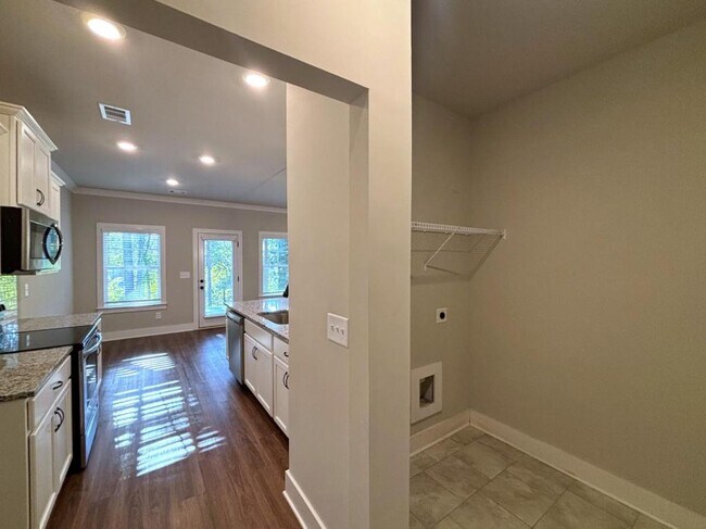 Building Photo - 173 Russell Way