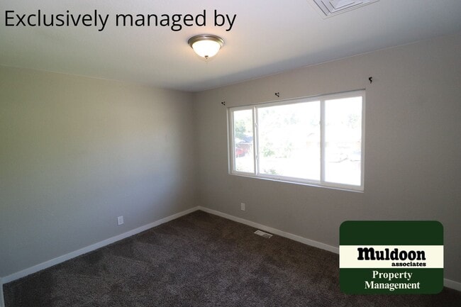 Building Photo - Beautiful Belmont Home with 4 car garage! ...