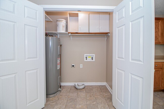 Building Photo - 101 Monarch Ln