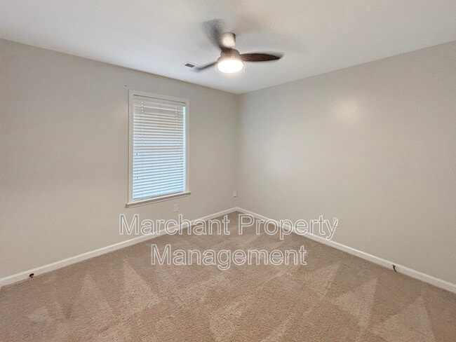 Building Photo - 708 Maple Dr