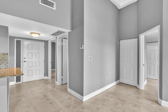 Building Photo - 2841 N Oakland Forest Dr