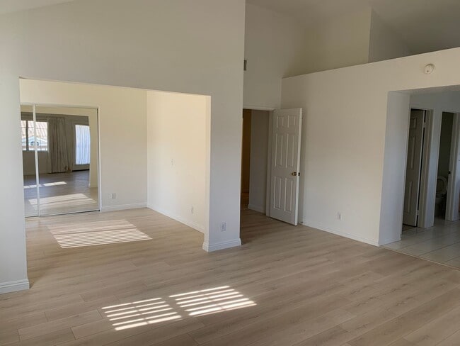 Building Photo - Beautiful 3 Bedrooms, 2.5 Baths Home with 3 Garage in Gated West Covina Community