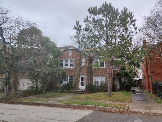 Building Photo - 2427 Hazard St