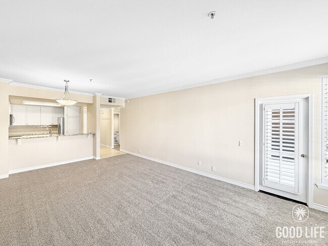 Building Photo - Beautiful 1B/1.5BA Upgraded Condo w/ Washer/Dryer and Private Patio!