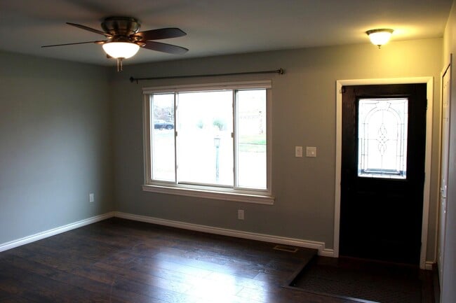 Building Photo - 43592 Champlain Ct