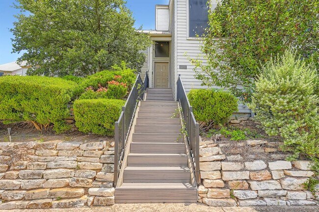 Building Photo - 204 World of Tennis Sq