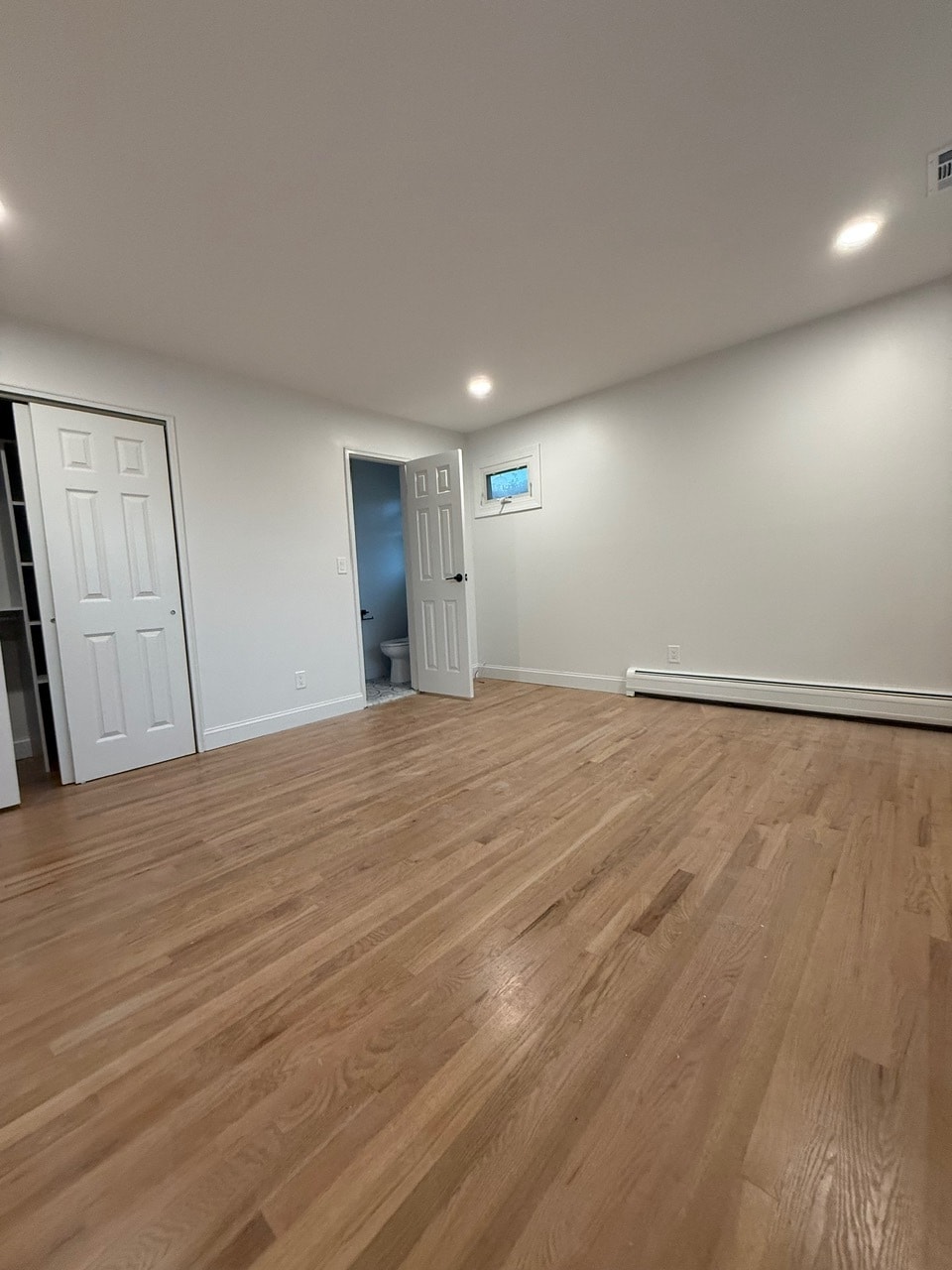 Building Photo - 6 Oak Ln