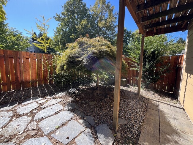 Building Photo - 13065 SW Seca Ct