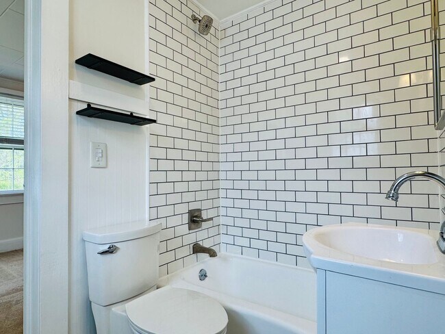 Building Photo - Cozy and Convenient Home in Oxford - Move in Ready