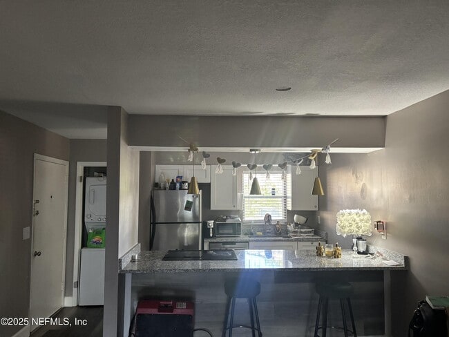 Building Photo - 1950 Paine Ave