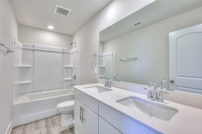 Building Photo - 121 Fernbank Ln