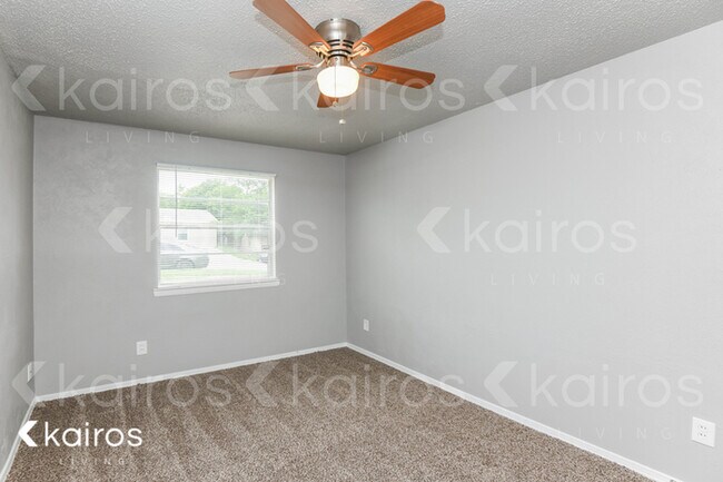 Building Photo - 607 Holly Lane