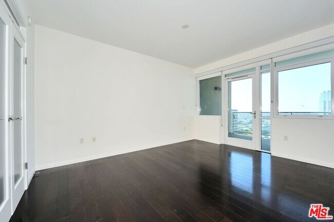Building Photo - 3785 Wilshire Blvd