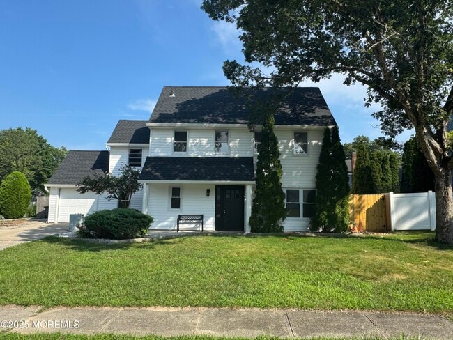 Primary Photo - 1 Maplewood Ct